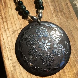 Beautiful Silver & black shiny beaded necklace!